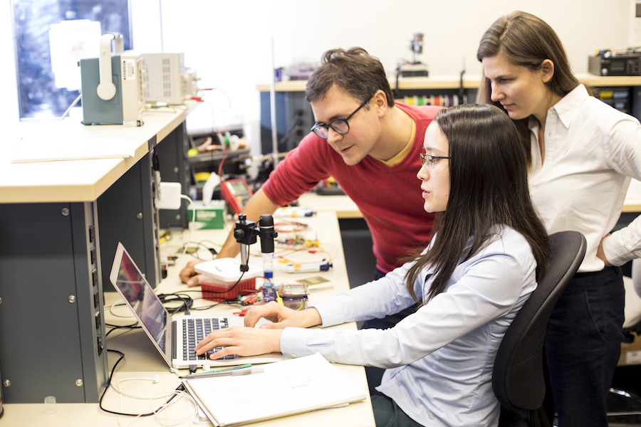 students in the lab